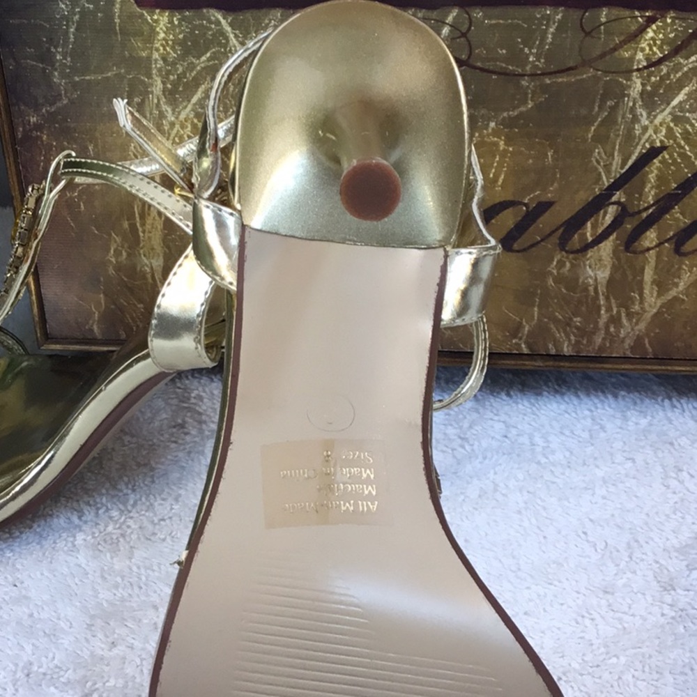 ⭐️👠SWEET SEVENTEEN GOLD JEWELED HEELS-NWOT👠⭐️ - Picture 8 of 8